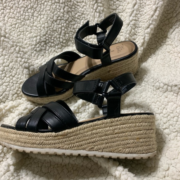 Time and Tru Black Espadrille Platform Sandals - Picture 1 of 3